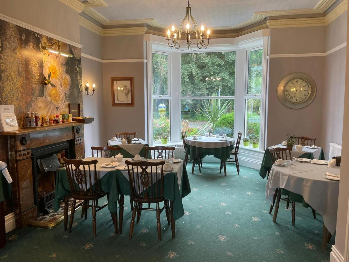 Rostrevor Hotel - Guest House Бери Екстериор снимка