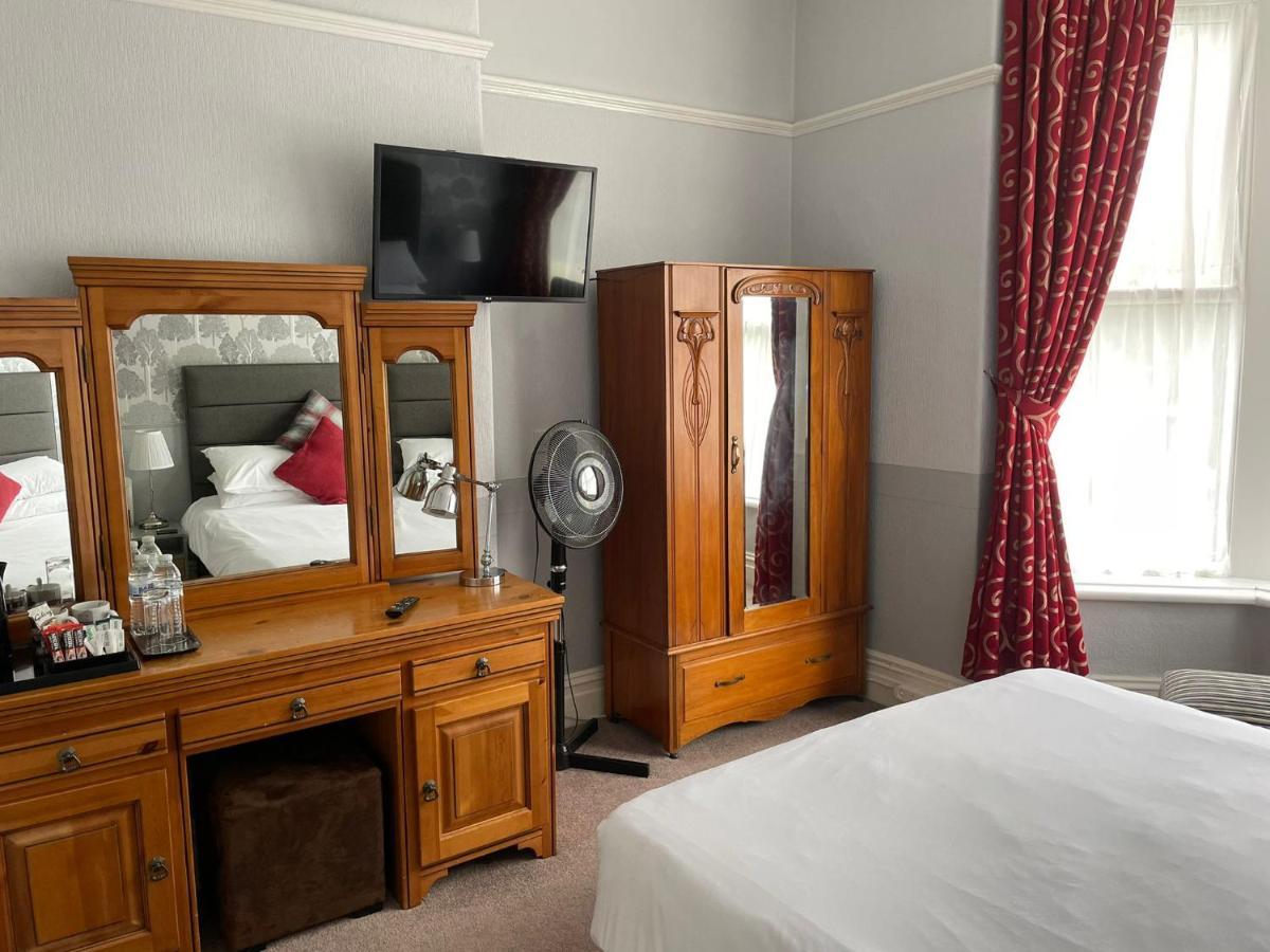 Rostrevor Hotel - Guest House Бери Екстериор снимка