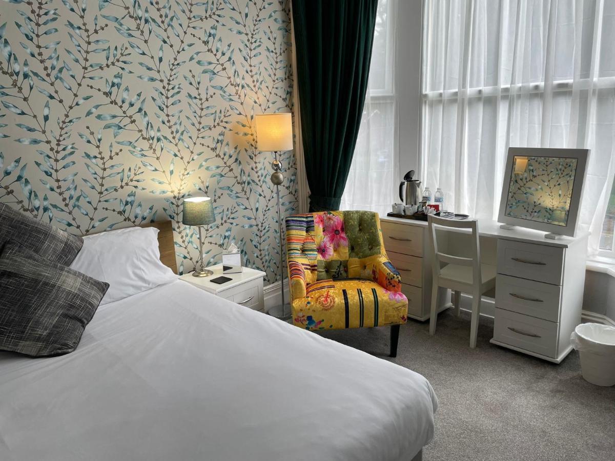 Rostrevor Hotel - Guest House Бери Екстериор снимка