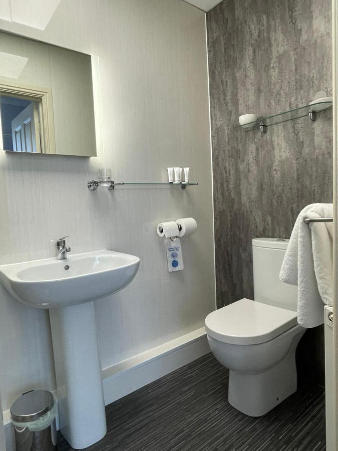 Rostrevor Hotel - Guest House Бери Екстериор снимка