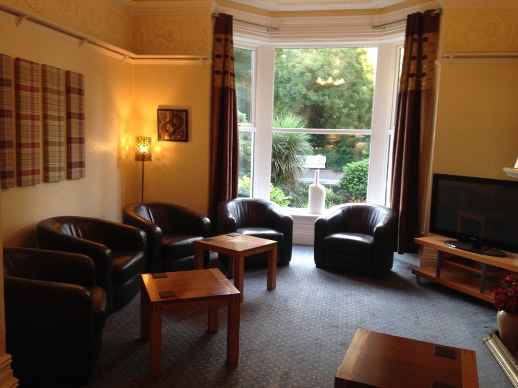 Rostrevor Hotel - Guest House Бери Екстериор снимка